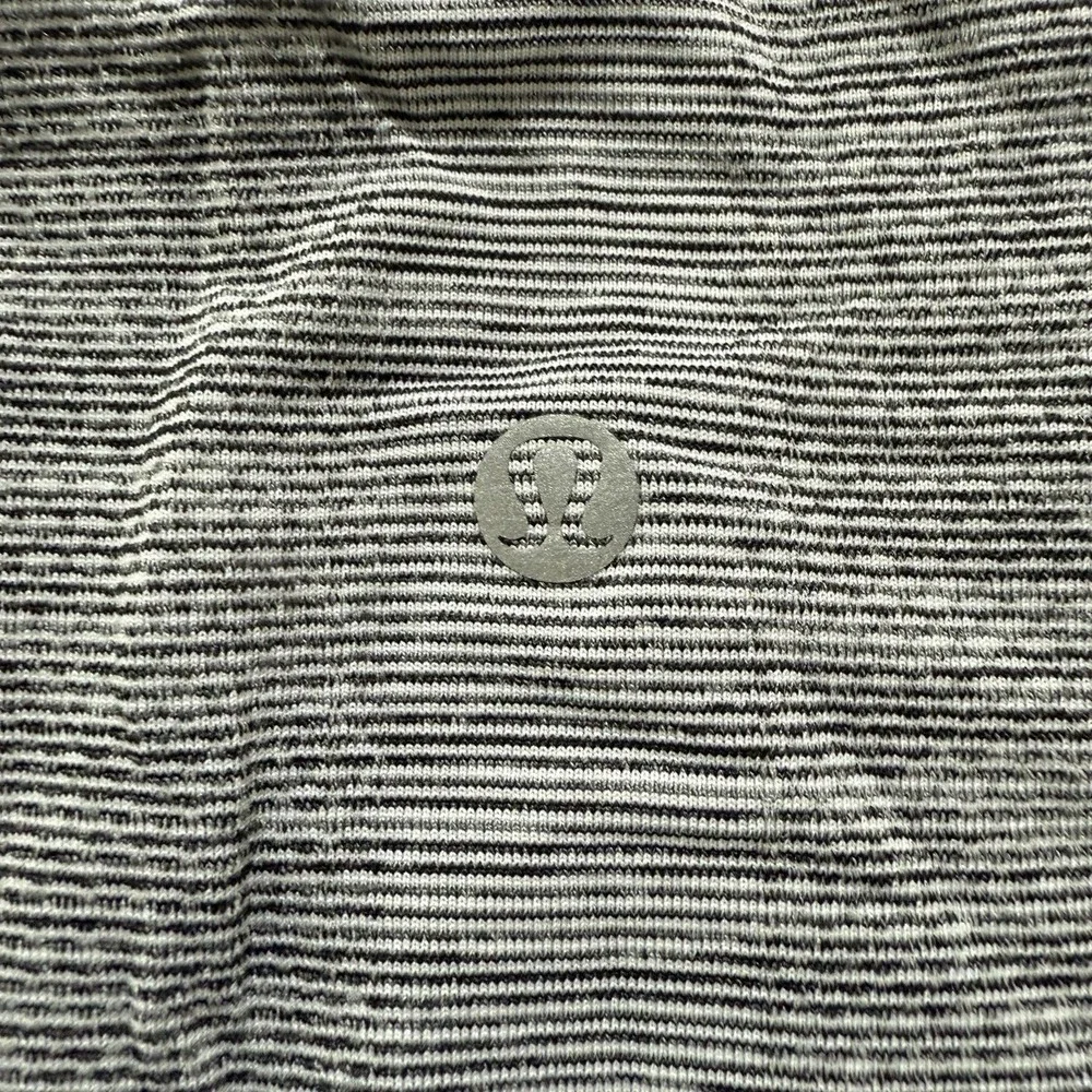 Lululemon Swiftly‎ Tech Long Sleeve Size 4 Breeze Relaxed Fit Black & White